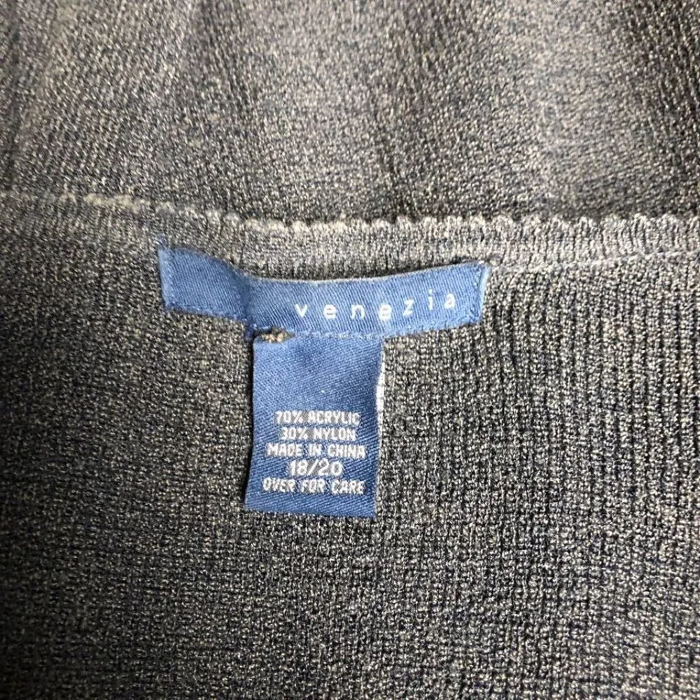 Venezia Cardigan Womens Size 18 - 20 Gray Button Front Minimalist Layering